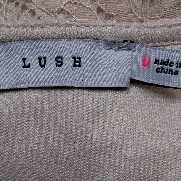 Lush Cream Lace Dress With Bell Sleeves Slze M - Picture 10 of 10